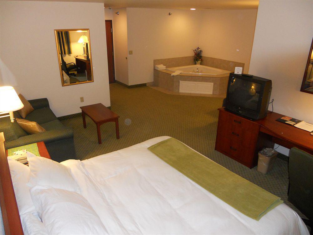 Crossings By Grandstay Inn & Suites 벡커 외부 사진