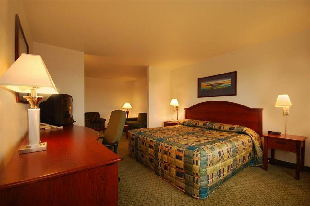 Crossings By Grandstay Inn & Suites 벡커 외부 사진