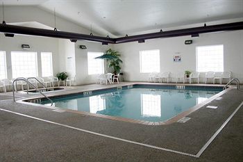 Crossings By Grandstay Inn & Suites 벡커 외부 사진